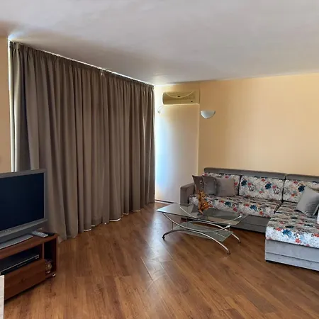 Апартаменти Semiramida Garden *